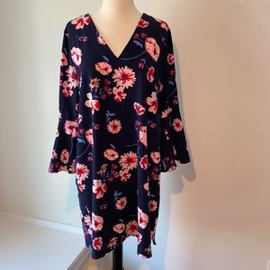 Beautiful like-new Mudpie dress, size M. Flounce sleeves. Pet/ smoke free home